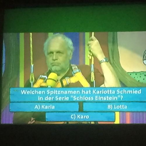 Rüdiger Biedermann beim Lösen seiner Quizfragen